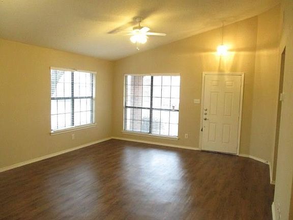 4th image of 2912 Chanute Dr