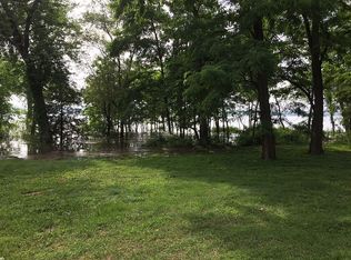 1123 N Josephine St, Spring Bay, IL 61611