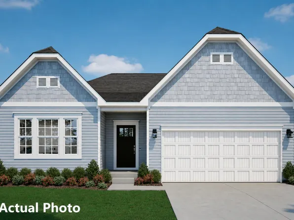461 Creekside Dr, Commerc Pointe, OH 43116