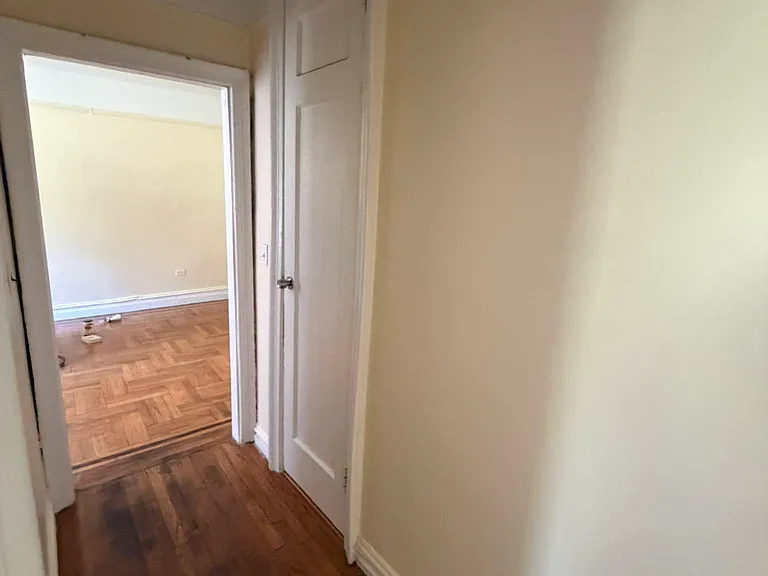 35 Hillside Ave #6I — Photo 3