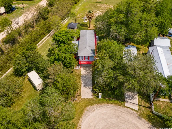 826 Lakeshore Dr S, Bandera, TX 78003