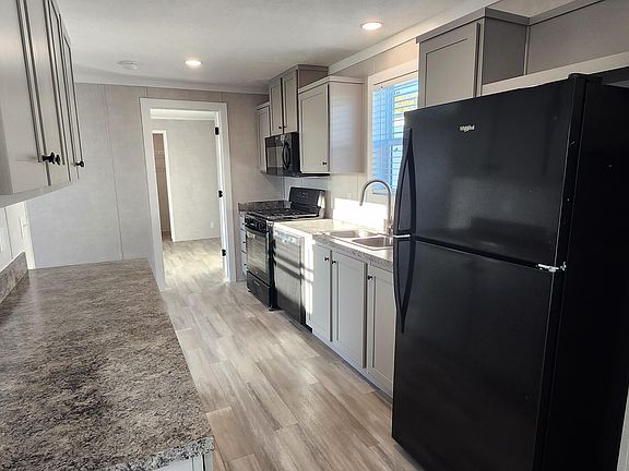 2nd image of 5425 Valley Dr Trailer 35