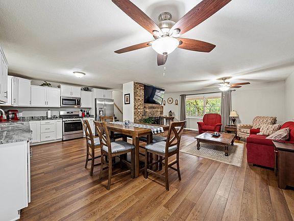 4th image of 335 Cimmaron St