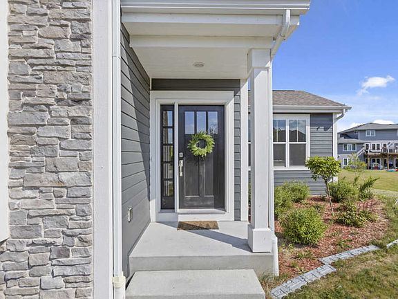 2nd image of 500 Oakmont Dr