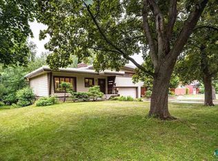 1512 Vermilion Rd, Duluth, MN 55812