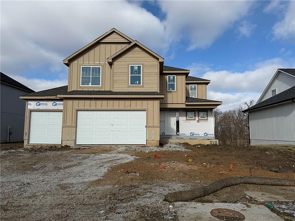 1st image of 518 SW Valley Dr
