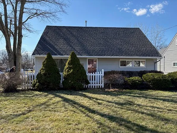 214 Oak Knoll St, Niles, OH 44446