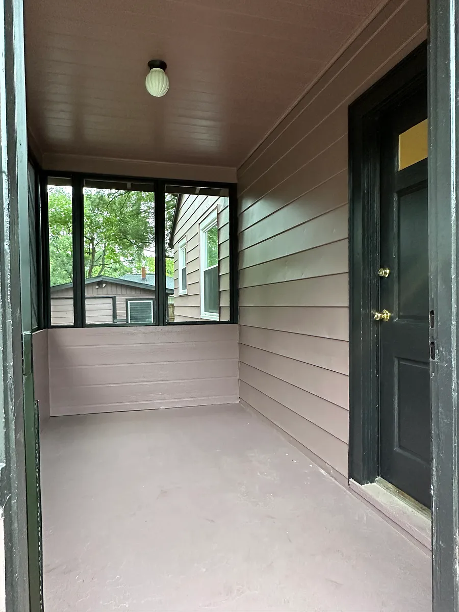 Building Photo - 3343 Myra St