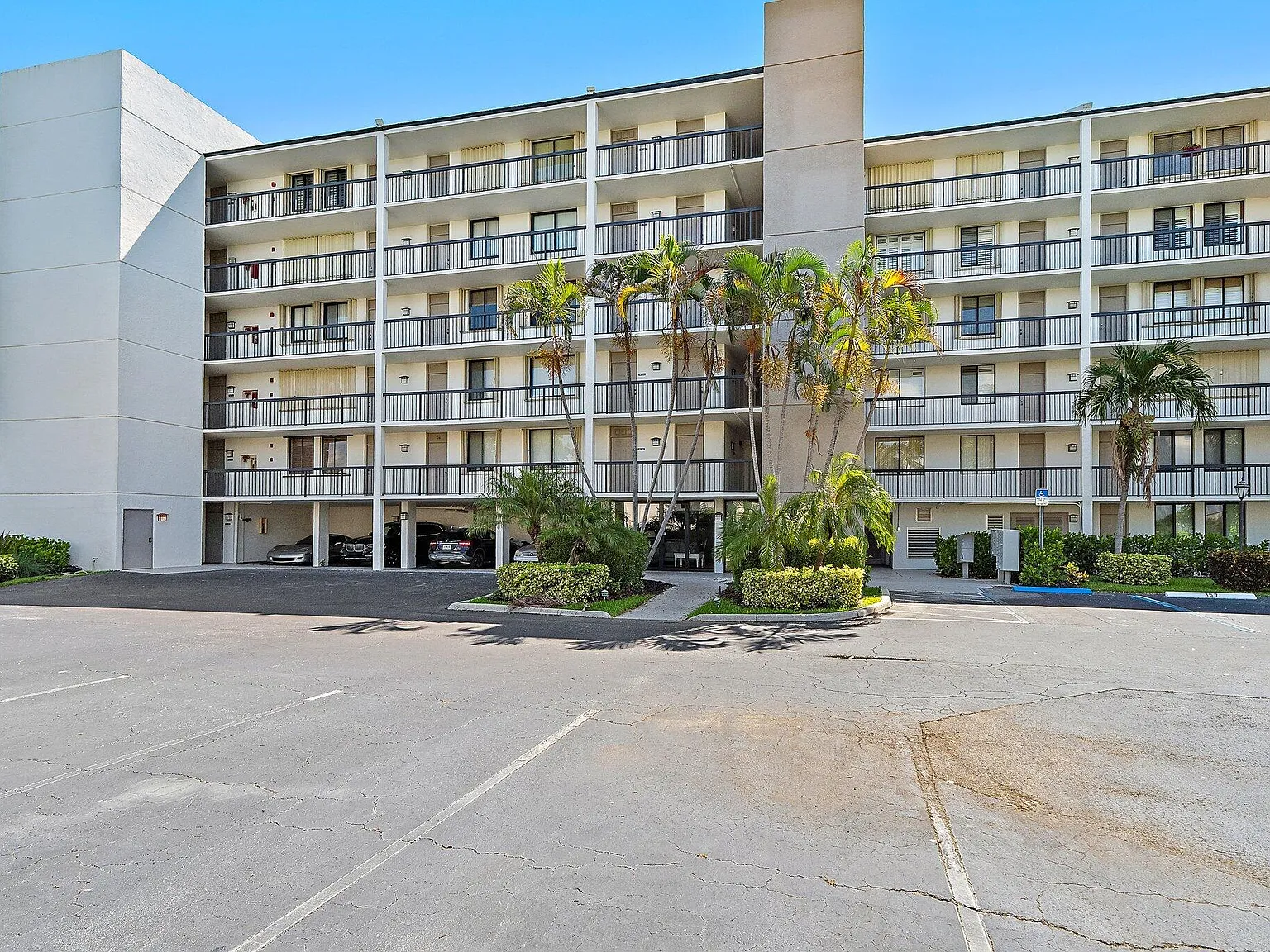 2 bed, 3.0 bath, 1800 sqft, $7,000 — Photo 1