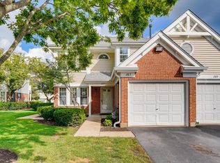 287 Green Knoll Ln, Streamwood, IL 60107