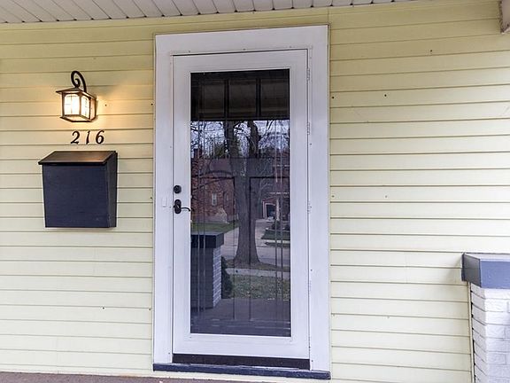4th image of 216 Cushing Ave