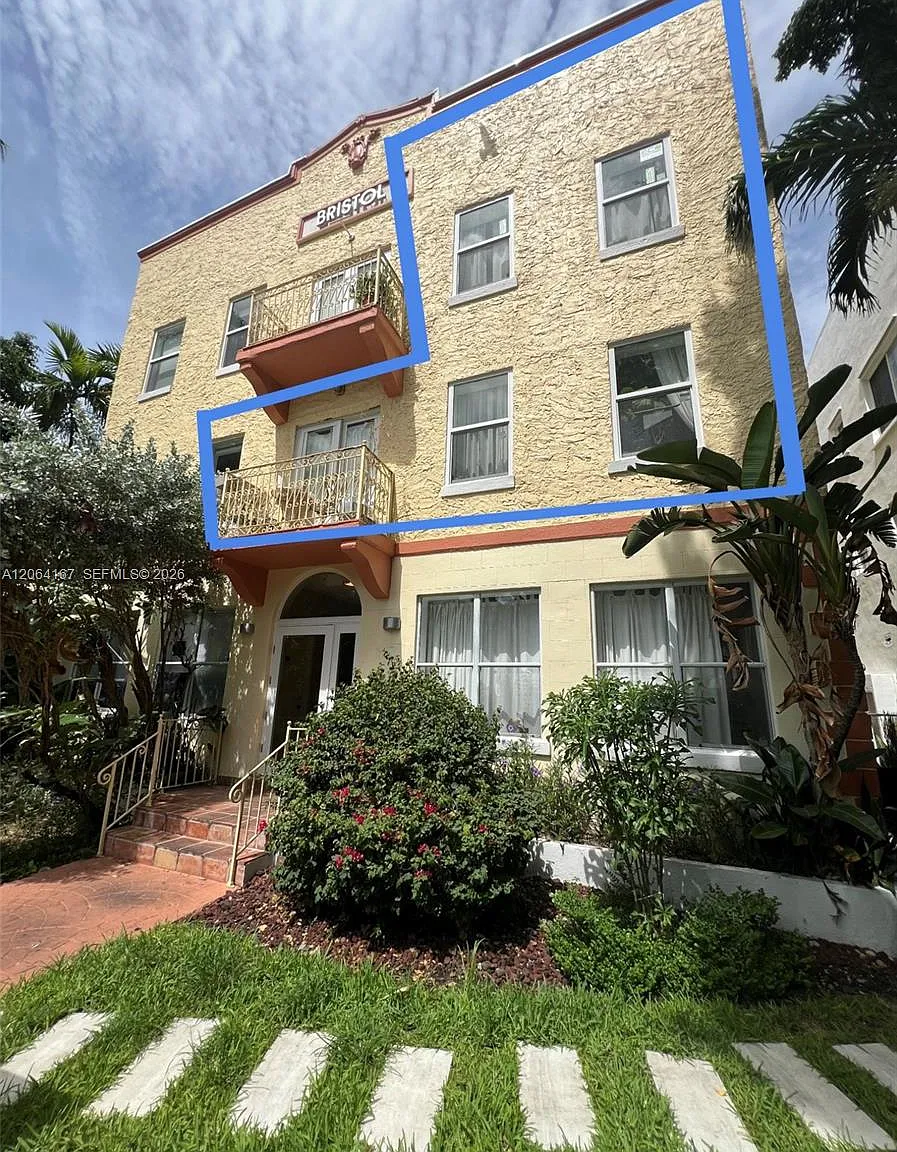 Bristol Condo — Photo 1