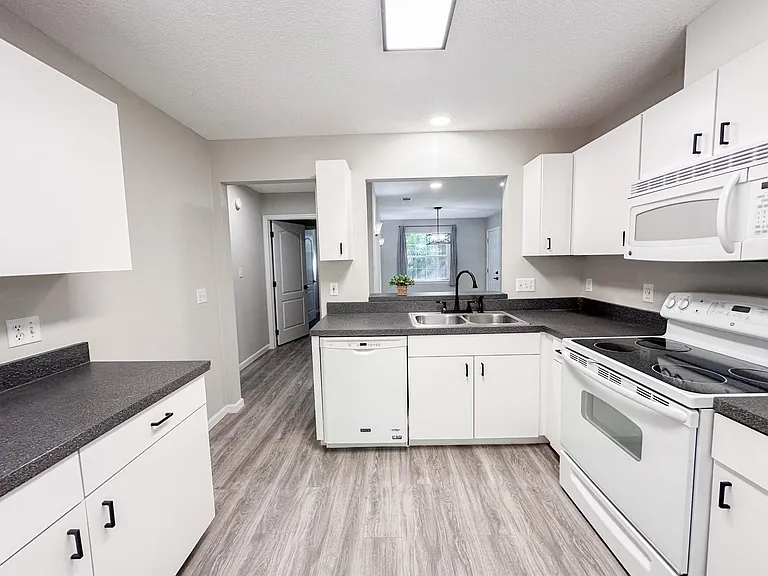 1661 Copperfield Cir — Photo 10