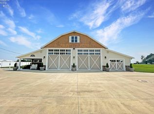 2640 E Harbor Rd, Port Clinton, OH 43452