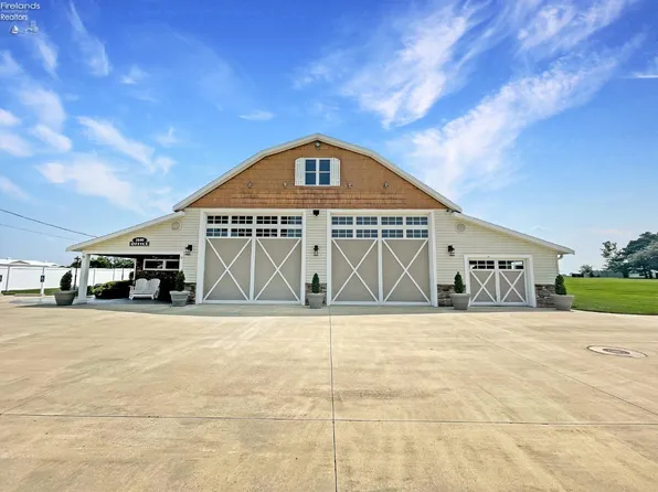 2640 E Harbor Rd, Port Clinton, OH 43452