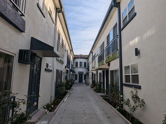 5th image of 2230 E Ocean Blvd APT 19