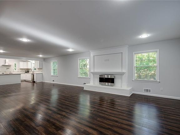 5th image of 225 Tallwood Ter