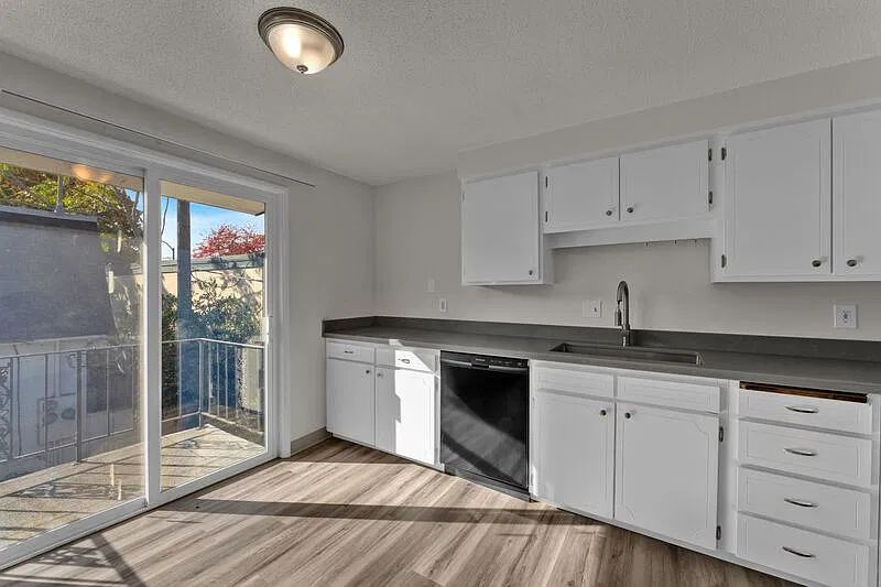 2 bed, 1.0 bath, 800 sqft, $1,275 — Photo 3