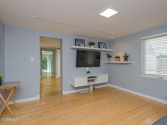 5th image of 130 Heck Avenue