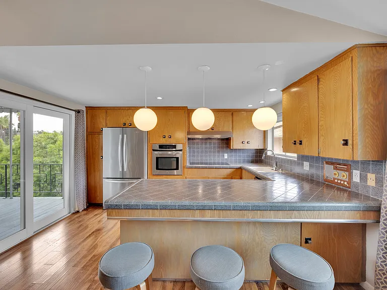 5621 Morro Way — Photo 3