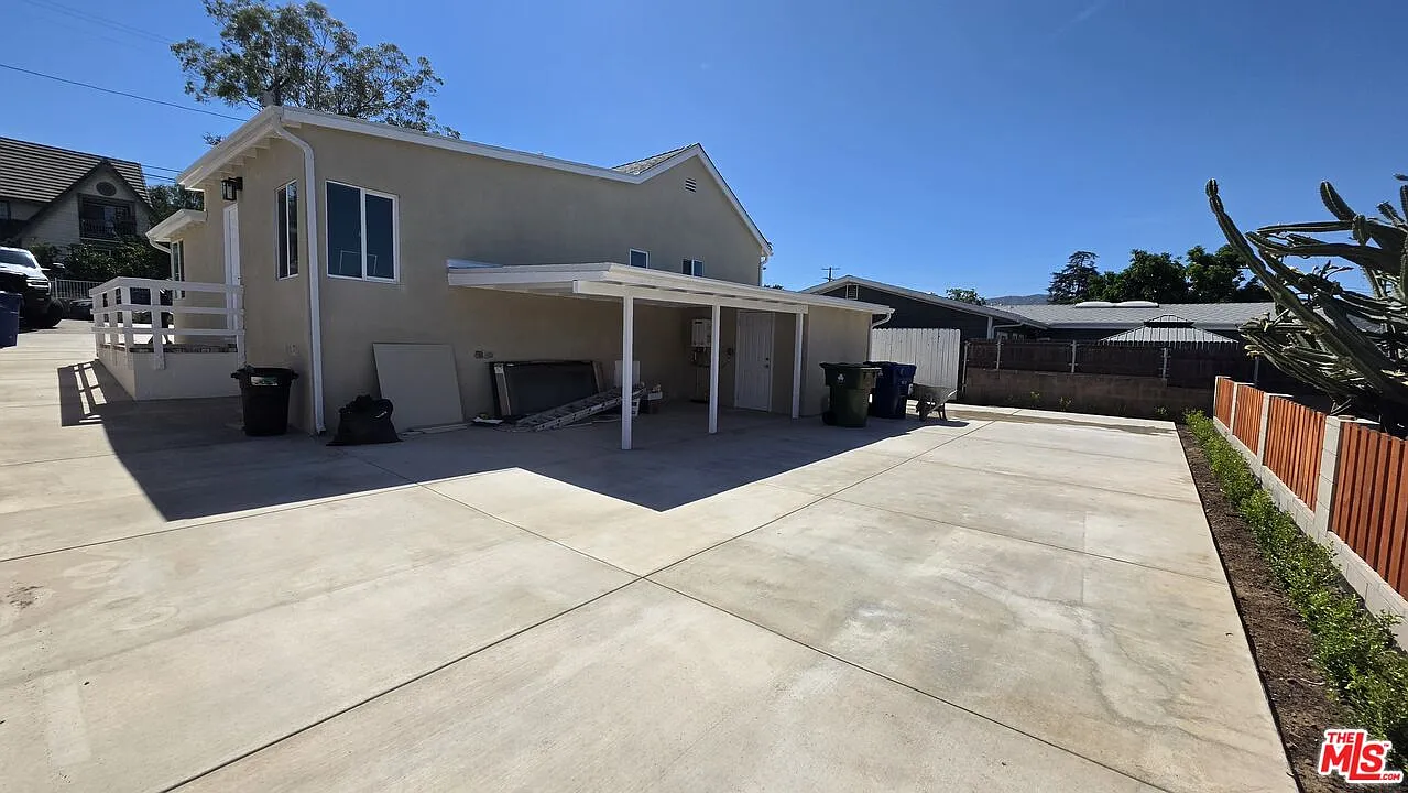 2 bed, 1.0 bath, 943 sqft, $3,800 — Photo 3