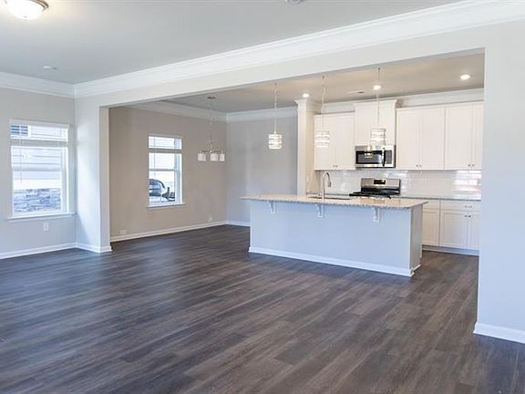 5th image of 632 Renwick St