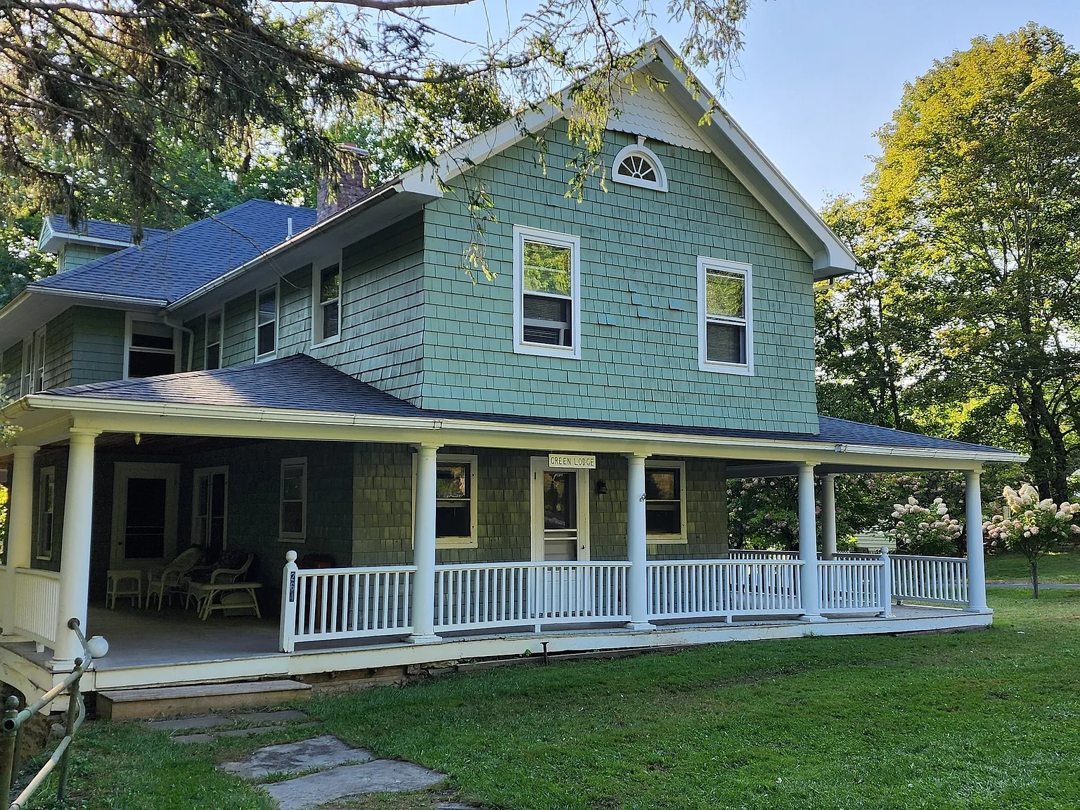 7 bed, 3.0 bath, 3144 sqft, $5,000 — Photo 2