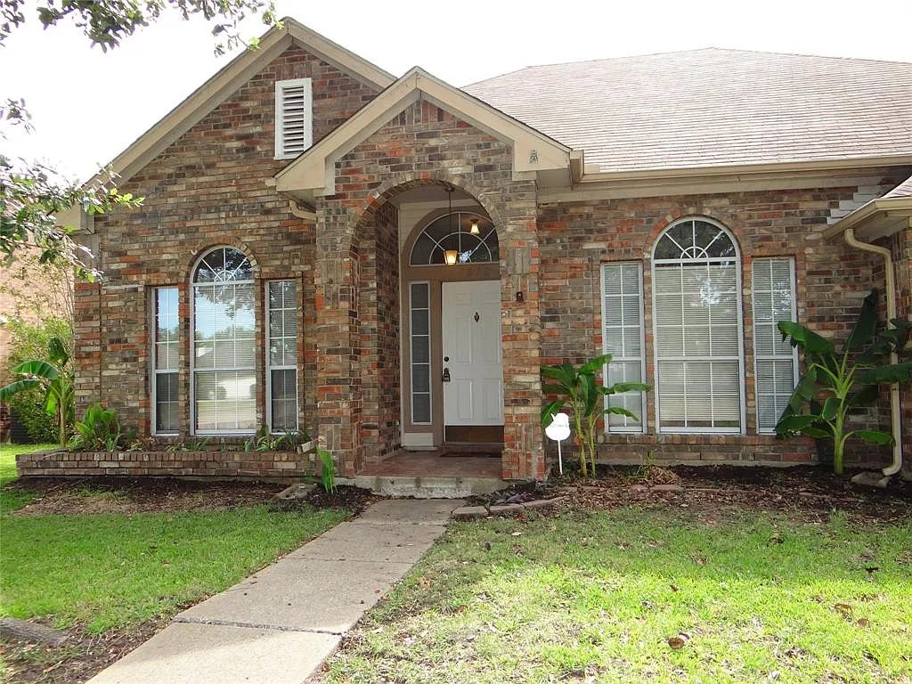 3 bed, 1848 sqft, $2,200 — Photo 2