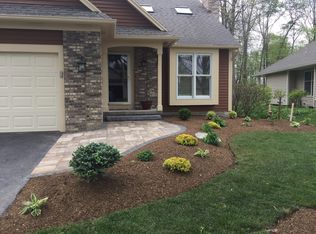 25 Hampshire Ln, Mendon, NY 14506