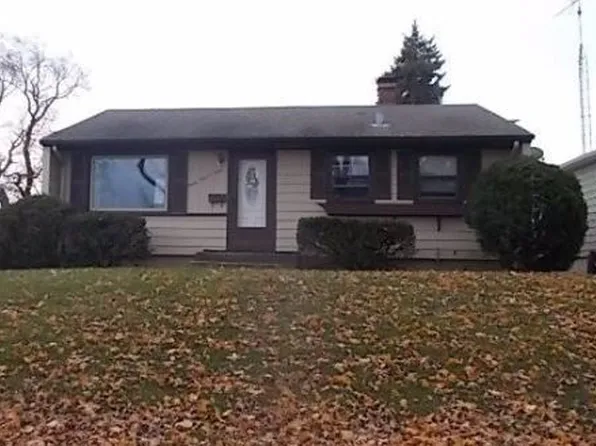 2103 Pearsall Pkwy, Waukegan, IL 60085