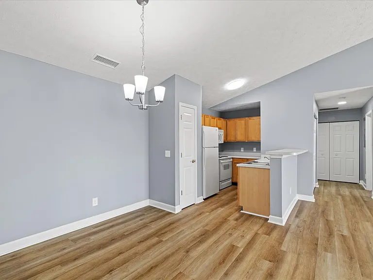 Cross Lake Apartments — Photo 122