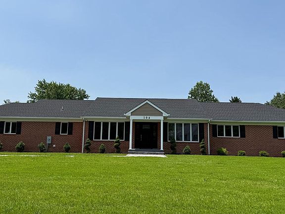 3rd image of 104 Lake Front Dr