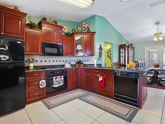 4th image of 1066 Providence Ln