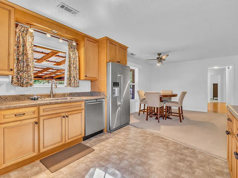 3811 Acorn Ave — Photo 12