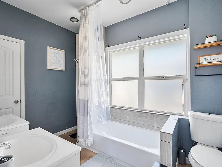 1632 E Adams St — Photo 12