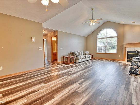 5th image of 1909 Marsh Ln