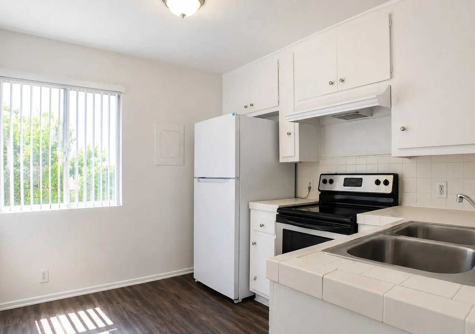 15120 Victory, LLC — Photo 4
