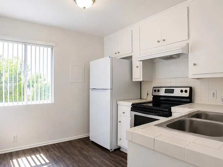 15120 Victory, LLC — Photo 6