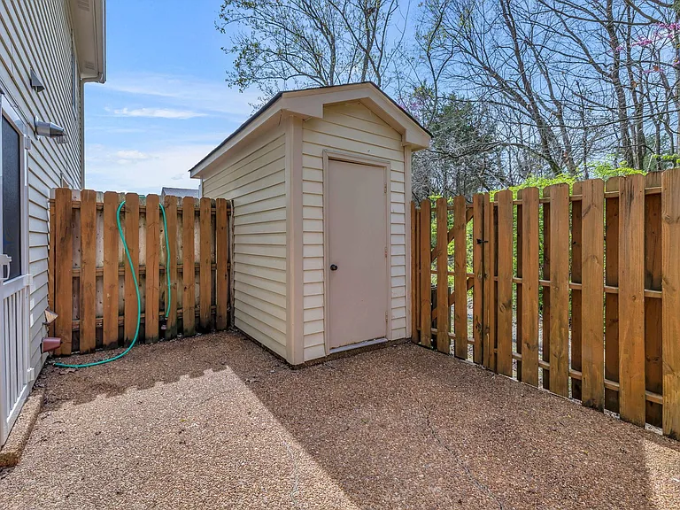 908 Brentwood Point — Photo 17