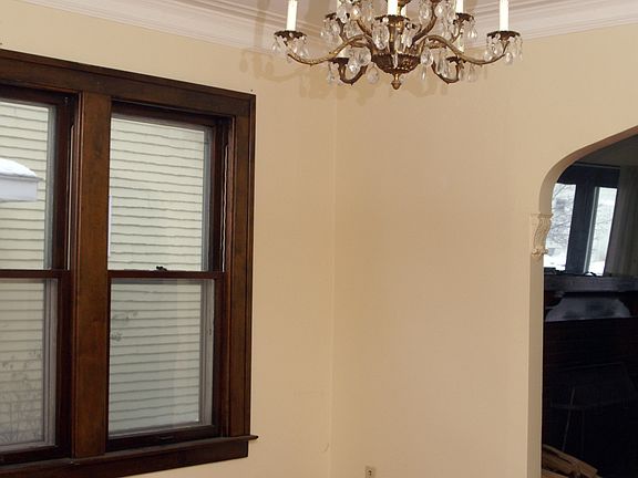 5th image of 1163 Beaconsfield Ave