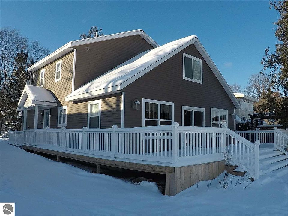1st image of 144 Forest Lawn Dr