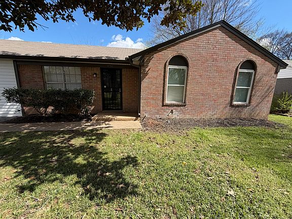 2nd image of 8254 Pinebrook Dr