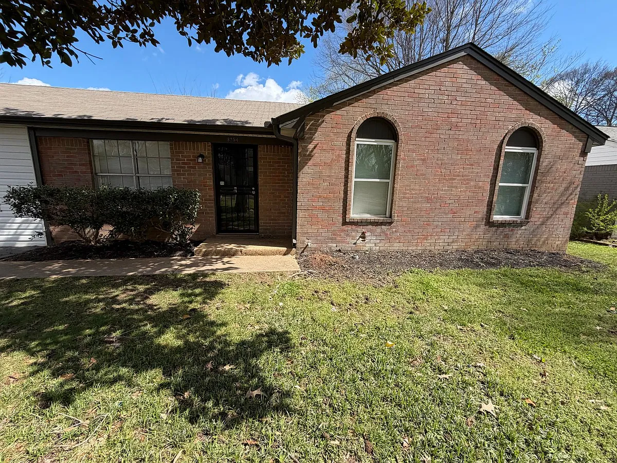 Building Photo - 8254 Pinebrook Dr