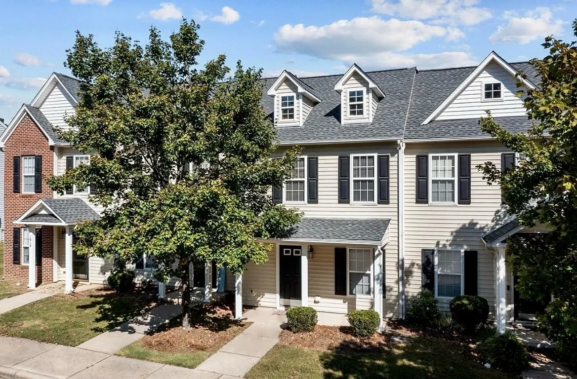Savin Lndg, Knightdale — Photo 1