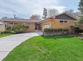 1525 Stonegate Rd, La Grange Park, IL 60526