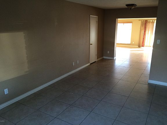5th image of 2225 W Columbine Dr