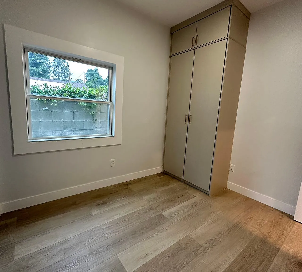 439 E Foothill Blvd — Photo 4