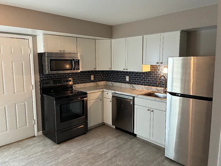 2 Buckingham Pl — Photo 3