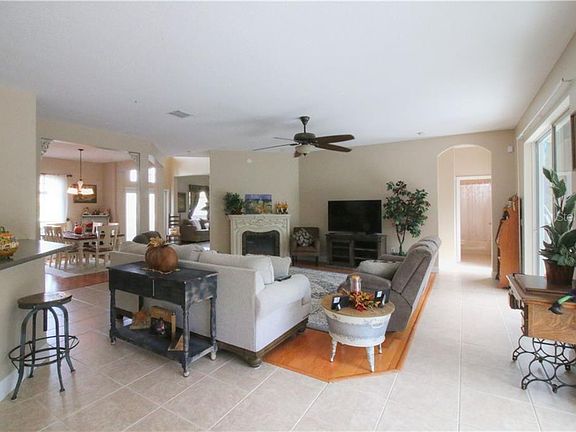 3rd image of 330 Crystal Pond Ave