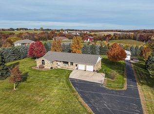 17387 Humke Rd, Dubuque, IA 52002